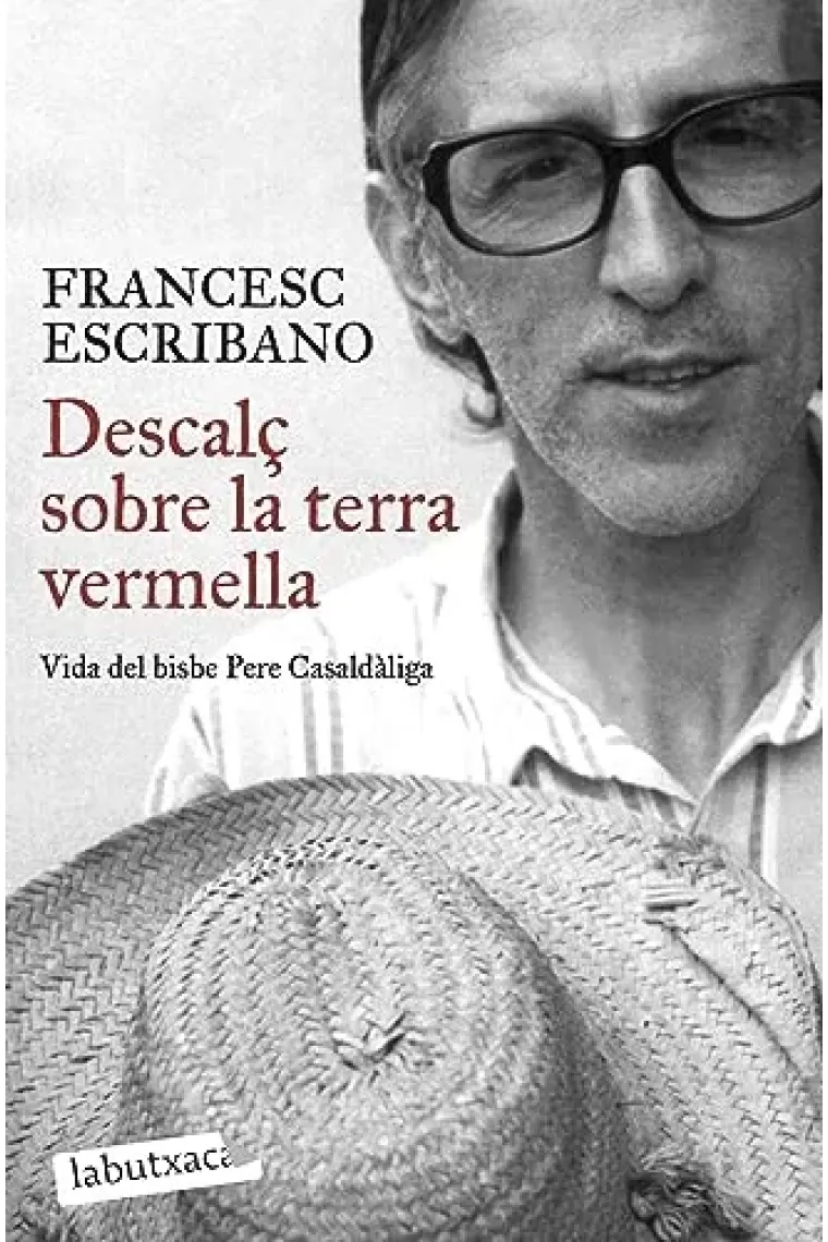 Descalç sobre la terra vermella. (Catalán)