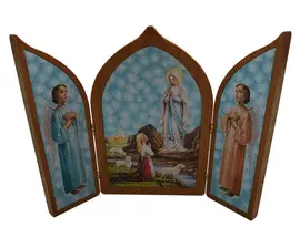 TRÍPTICO VIRGEN DE LOURDES. POLÍMERO EFECTO MADERA. 23X17 CM