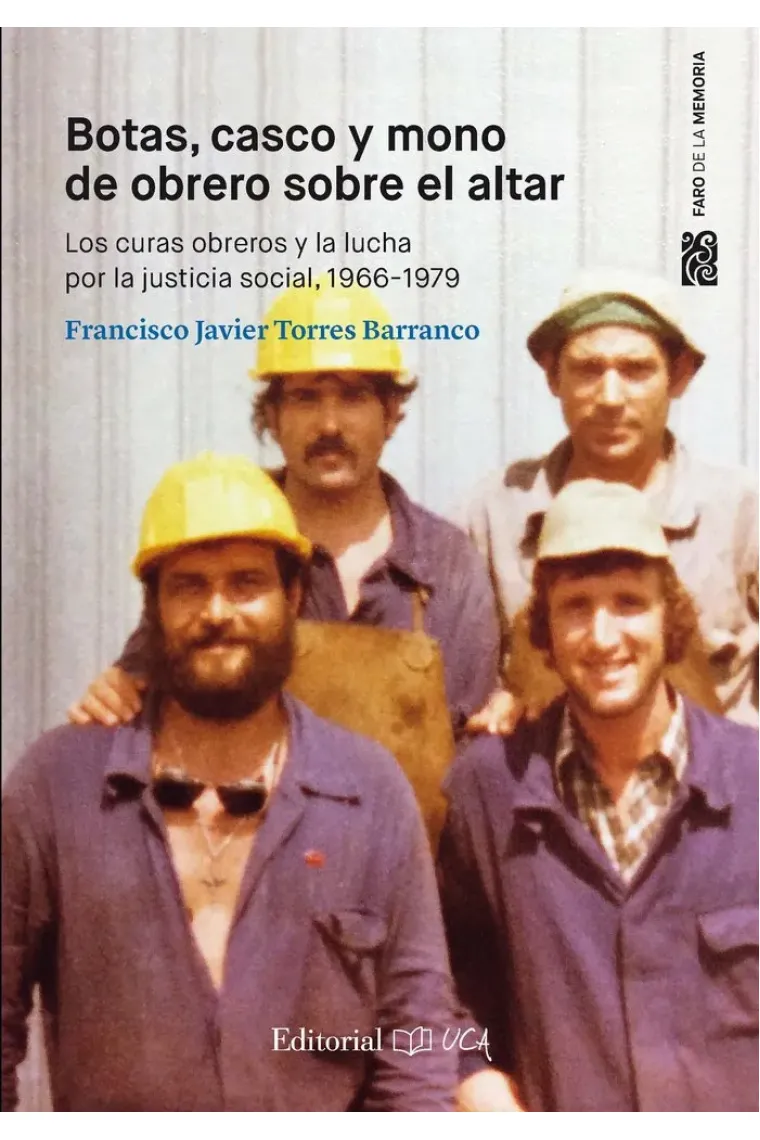 Botas, casco y mono de obrero sobre el altar